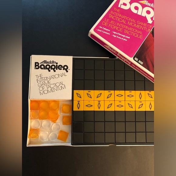 ALADDIN BARRIER BOARD GAME - VINTAGE - GAME OF TACTICAL MOMENTUM - Picture 7 of 13